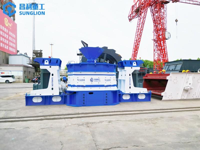 制砂機(jī)選沖擊式制砂機(jī)還是對(duì)輥制砂機(jī)？